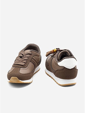 Sneakers met veters