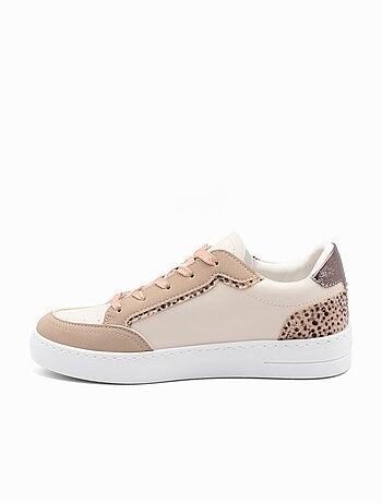Sneakers met veters