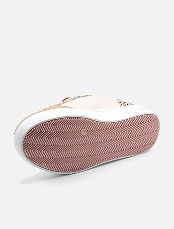 Sneakers met veters