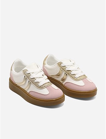 Sneakers met veters