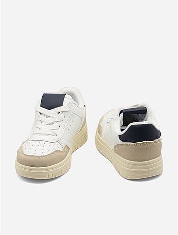 Sneakers met veters