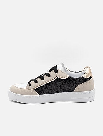 Sneakers met veters
