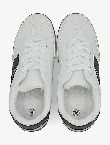Sneakers met veters