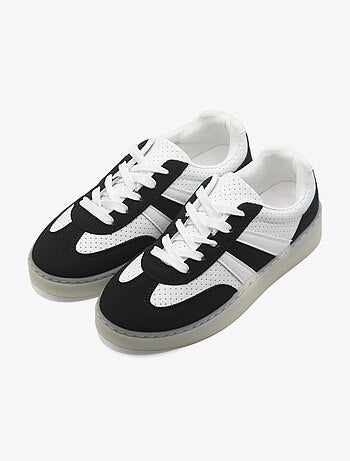 Sneakers met veters
