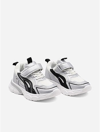 Sneakers met veters