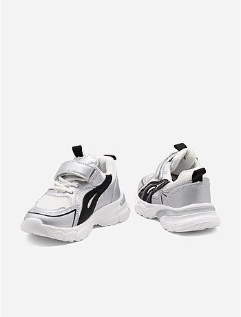 Sneakers met veters