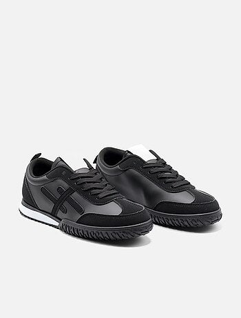 Sneakers met veters
