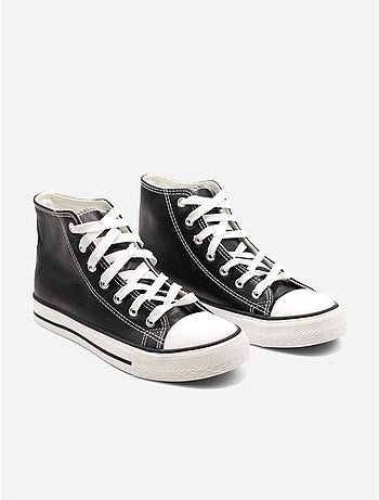 Sneakers met veters
