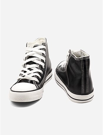 Sneakers met veters