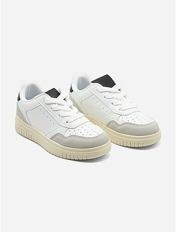 Sneakers met veters