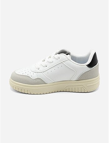 Sneakers met veters