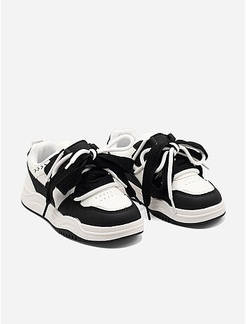 Sneakers met veters