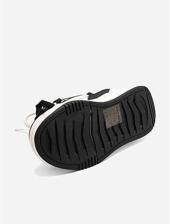 Sneakers met veters