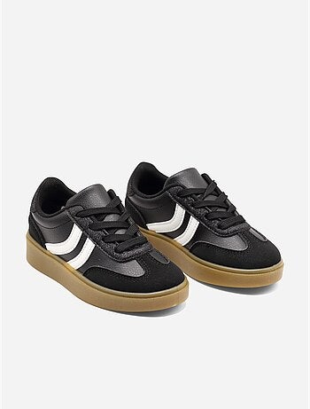 Sneakers met veters