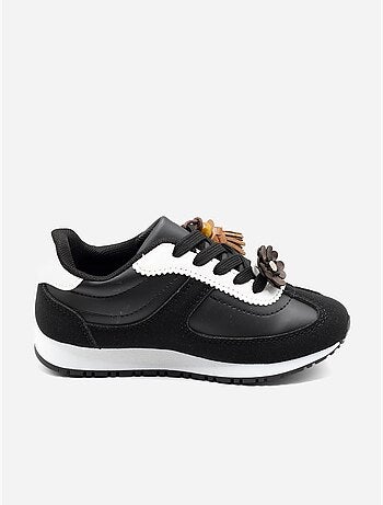 Sneakers met veters