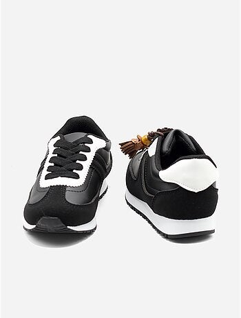 Sneakers met veters