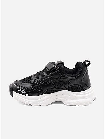 Sneakers met veters
