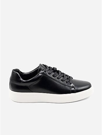 Sneakers met veters