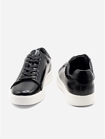 Sneakers met veters
