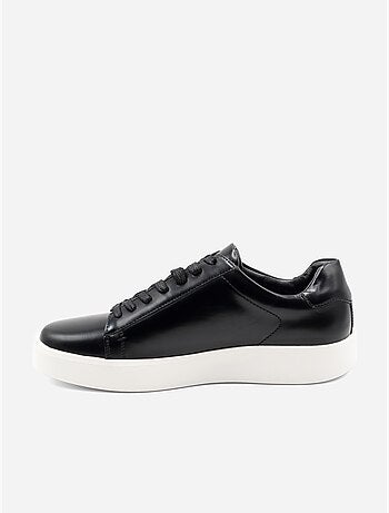 Sneakers met veters