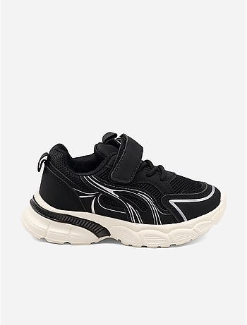 Sneakers met veters