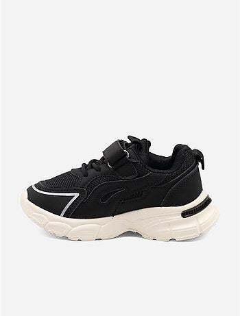 Sneakers met veters