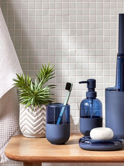 Soapdispenser navulbaar FRENCHIE blauw polystyreen 7x7x18 cm – Guy Levasseur - Kiabi Soapdispenser navulbaar FRENCHIE blauw polystyreen 7x7x18 cm – Guy Levasseur - Kiabi