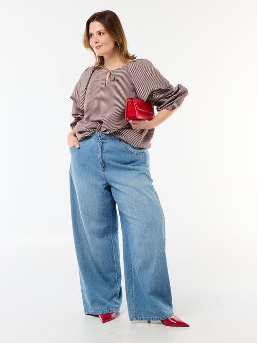 Soepele blouse met lange mouwen en brede kraagruffel - Kiabi Soepele blouse met lange mouwen en brede kraagruffel - Kiabi