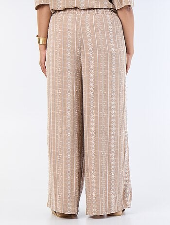Soepele broek met borduursels