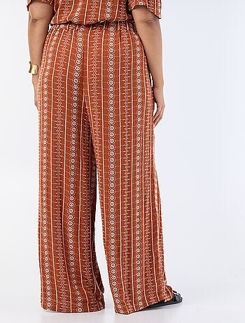 Soepele broek met borduursels