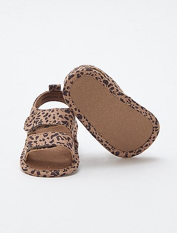 Soepele sandalen met 2 bandjes
