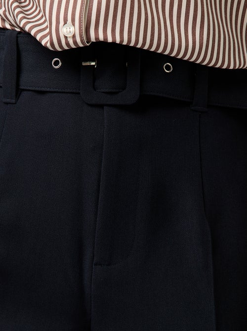 Soepelvallende carrotbroek met ceintuur met gesp - Kiabi