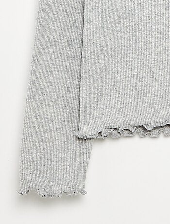 Sous-pull uni avec finitions ondulées