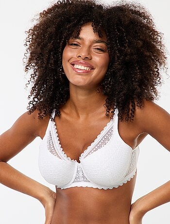 Soutien-gorge corbeille emboîtant en dentelle