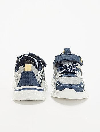 Sportsneakers met klittenbandsluiting en elastische veters