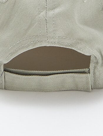 Stoffen pet met borduursels