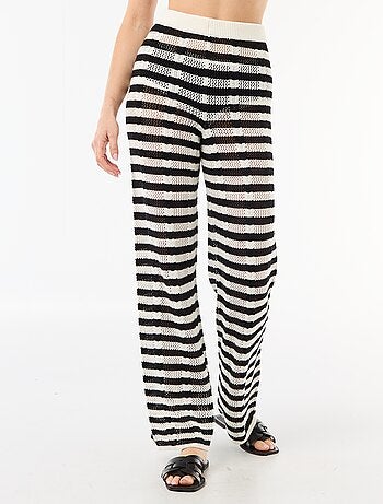 Strandbroek van gehaakte stof