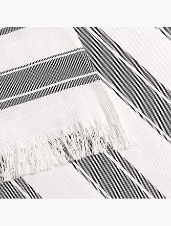 Strandpareo en handdoek van reliëfstof, Fouta - Gamusi.