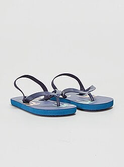Vrolijke en stoere slippers jongens al vanaf € 4,00 - maat 23/24 - Kiabi