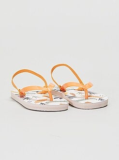 Vrolijke en stoere slippers jongens al vanaf € 4,00 - maat 23/24 - Kiabi