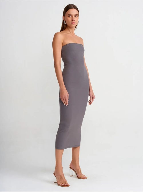Straploze bodycon midi-jurk dilvin - Kiabi Straploze bodycon midi-jurk dilvin - Kiabi