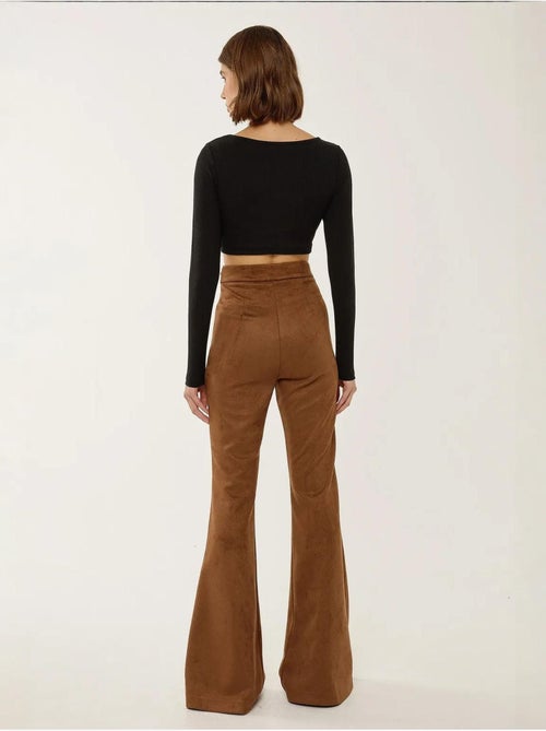 Suède broek met hoge taille en wijde pijpen en plooien hiccup - Kiabi Suède broek met hoge taille en wijde pijpen en plooien hiccup - Kiabi