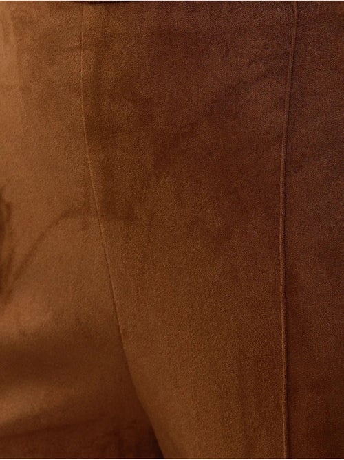 Suède broek met hoge taille en wijde pijpen en plooien hiccup - Kiabi Suède broek met hoge taille en wijde pijpen en plooien hiccup - Kiabi
