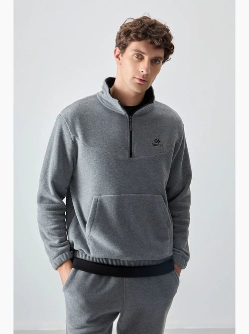 Survêtement homme deux pièces en maille peluche tommy - Kiabi Survêtement homme deux pièces en maille peluche tommy - Kiabi