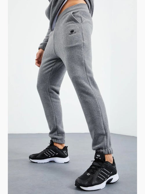 Survêtement homme deux pièces en maille peluche tommy - Kiabi Survêtement homme deux pièces en maille peluche tommy - Kiabi