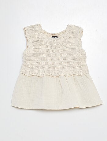 Sweat en crochet sans manches et base en voile de coton