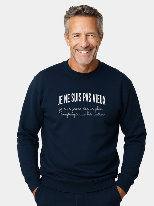 Sweat Homme - JE NE SUIS PAS VIEUX, JE SUIS JEUNE DEPUIS PLUS LONGTEMPS QUE LES AUTRES - Kiabi Sweat Homme - JE NE SUIS PAS VIEUX, JE SUIS JEUNE DEPUIS PLUS LONGTEMPS QUE LES AUTRES - Kiabi