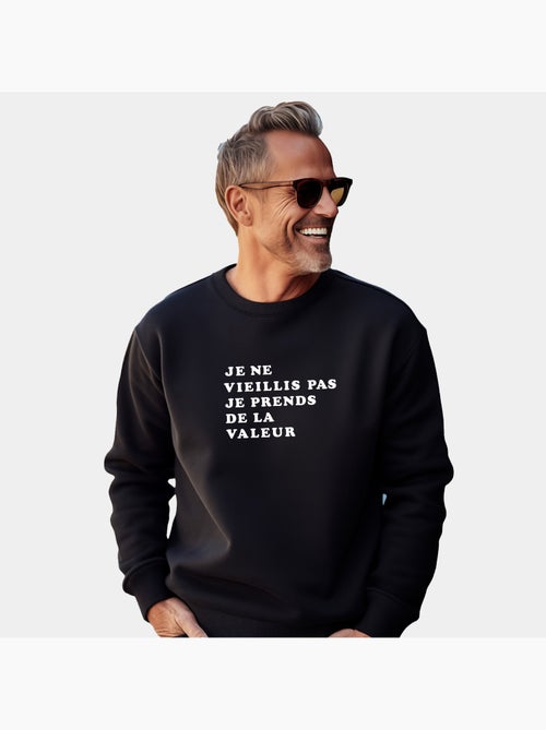Sweat Homme - JE NE VIEILLIS PAS JE PRENDS DE LA VALEUR COLORE - Kiabi Sweat Homme - JE NE VIEILLIS PAS JE PRENDS DE LA VALEUR COLORE - Kiabi