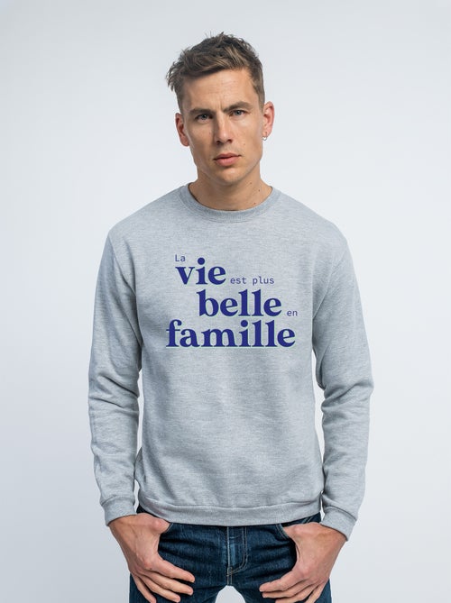 Sweat Homme - LA VIE EST PLUS BELLE EN FAMILLE BLEU - Kiabi Sweat Homme - LA VIE EST PLUS BELLE EN FAMILLE BLEU - Kiabi
