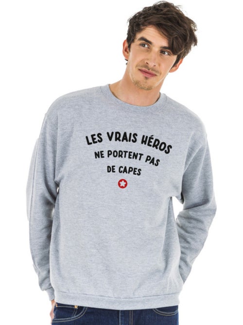 Sweat Homme - LES VRAIS HEROS NE PORTENT PAS DE CAPES - Kiabi Sweat Homme - LES VRAIS HEROS NE PORTENT PAS DE CAPES - Kiabi